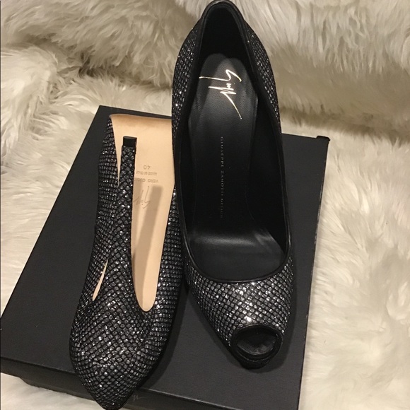 Giuseppe Zanotti Peep Toe Pumps - Picture 6 of 6